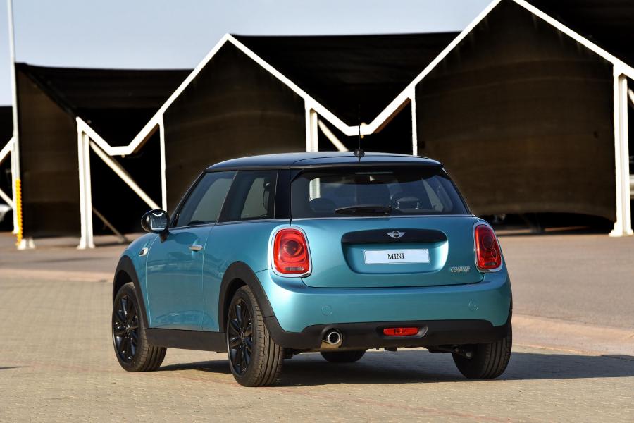  Mini Cooper Caribbean Aqua (F56) 2017 года  (ZA) (фото 5 из 18)